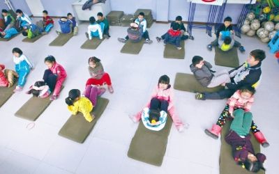 ���������������^(q��)��Ⱦ��������(j��)�К����_�A(y��)��(b��o)�������������Н��F�����ϱ��L(f��ng)���(q��)ɢ�F�����D��R��һС���꼉�ĺ��ӂ��ڌW(xu��)У���������w���n������(b��o)ӛ��